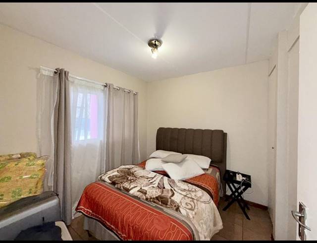 1 BEDROOM APARTMENT FOR SALE IN HALFWAY HOUSE